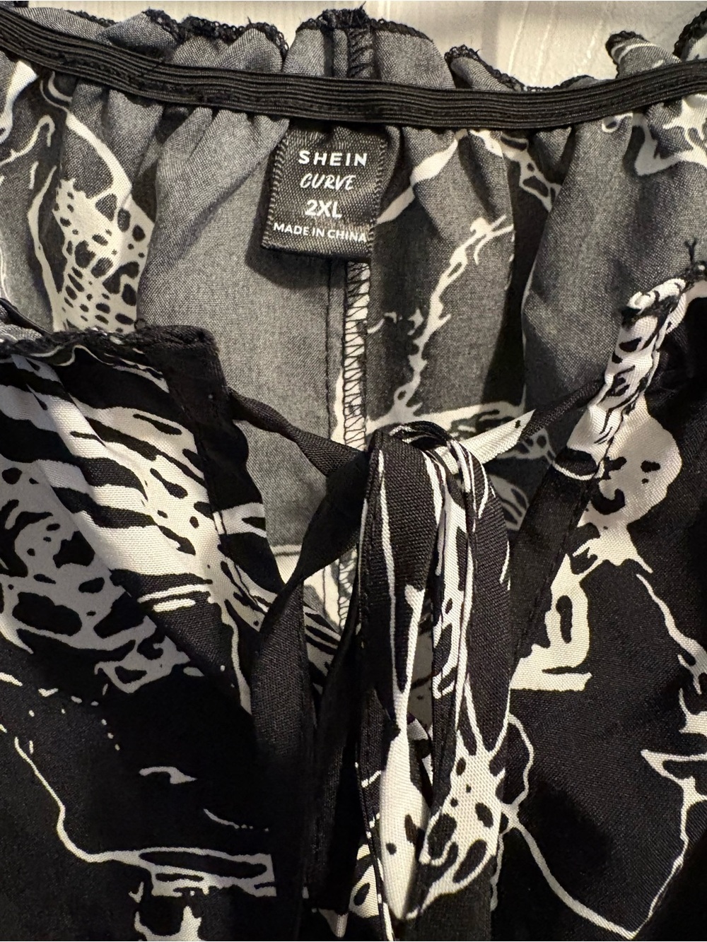 SHEIN Black & White Floral Off-Shoulder Blouse with Matching Shorts Set - Picture 5 of 8